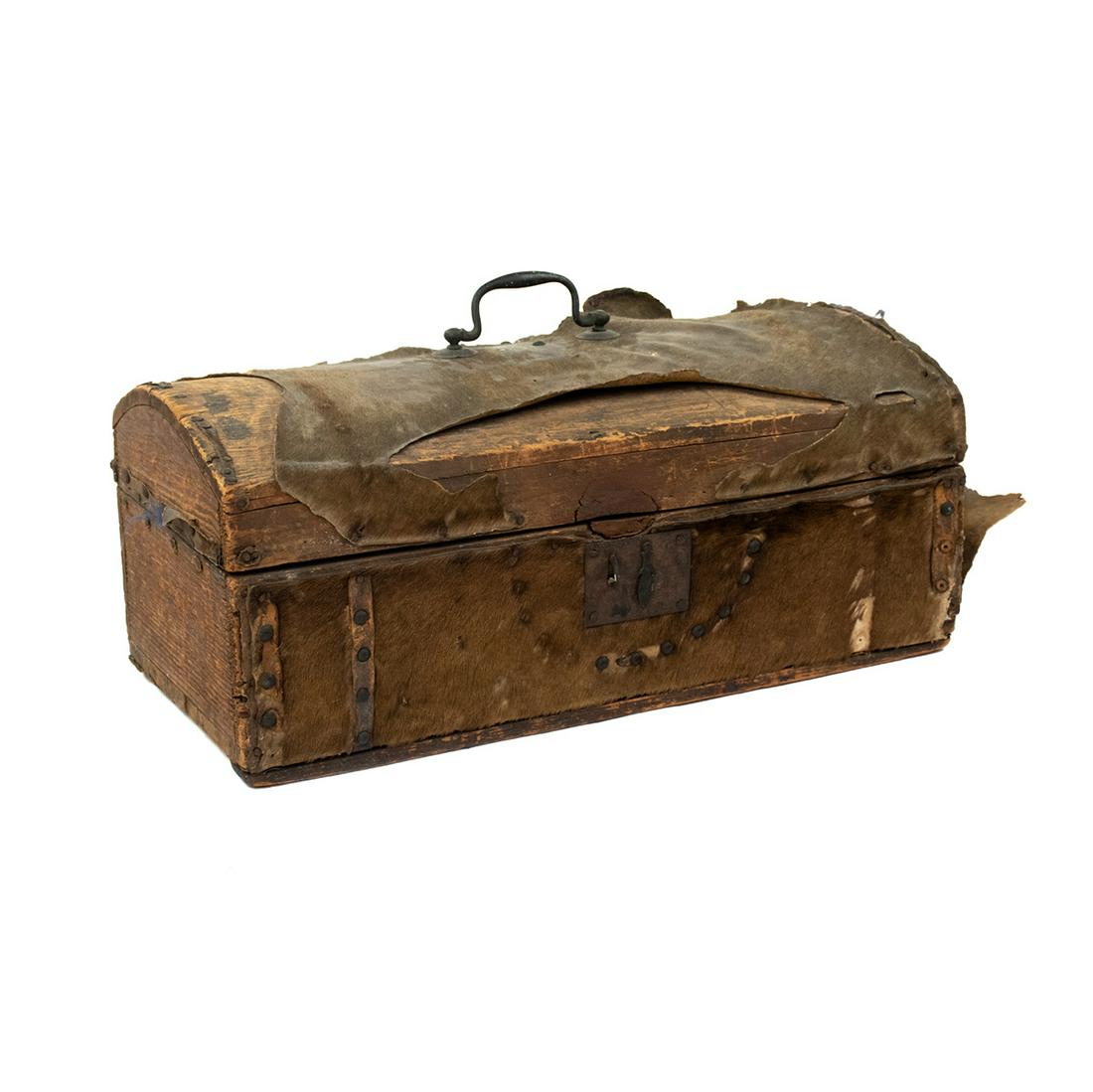US Civil War Hair on Hide Wood Foot Locker Trunk: A US Civil War era hair on hide leather wrapped wooden foot locker trunk having clad nail surround and carry handle. The front features a lock plate opening to the interior with one fitted shelf.