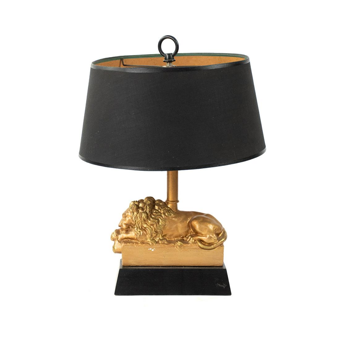 Antonio Canova Reproduction Sleeping Lion Table Lamp: A vintage Antonio Canova reproduction resin sleeping lion table lamp having a lion figure on a black base with a black shade. Untested.