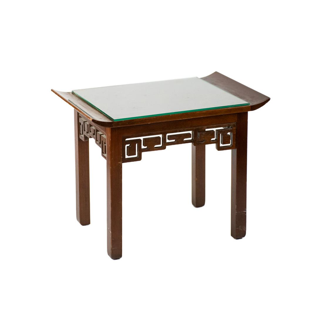 Oriental Style Mahogany Side Table by Kittinger: A Kittinger Furniture Company mid century oriental style altar side table having flared pagoda style ends with fretwork apron constructed of solid mahogany. Table has glass top. Table has Kittinger na