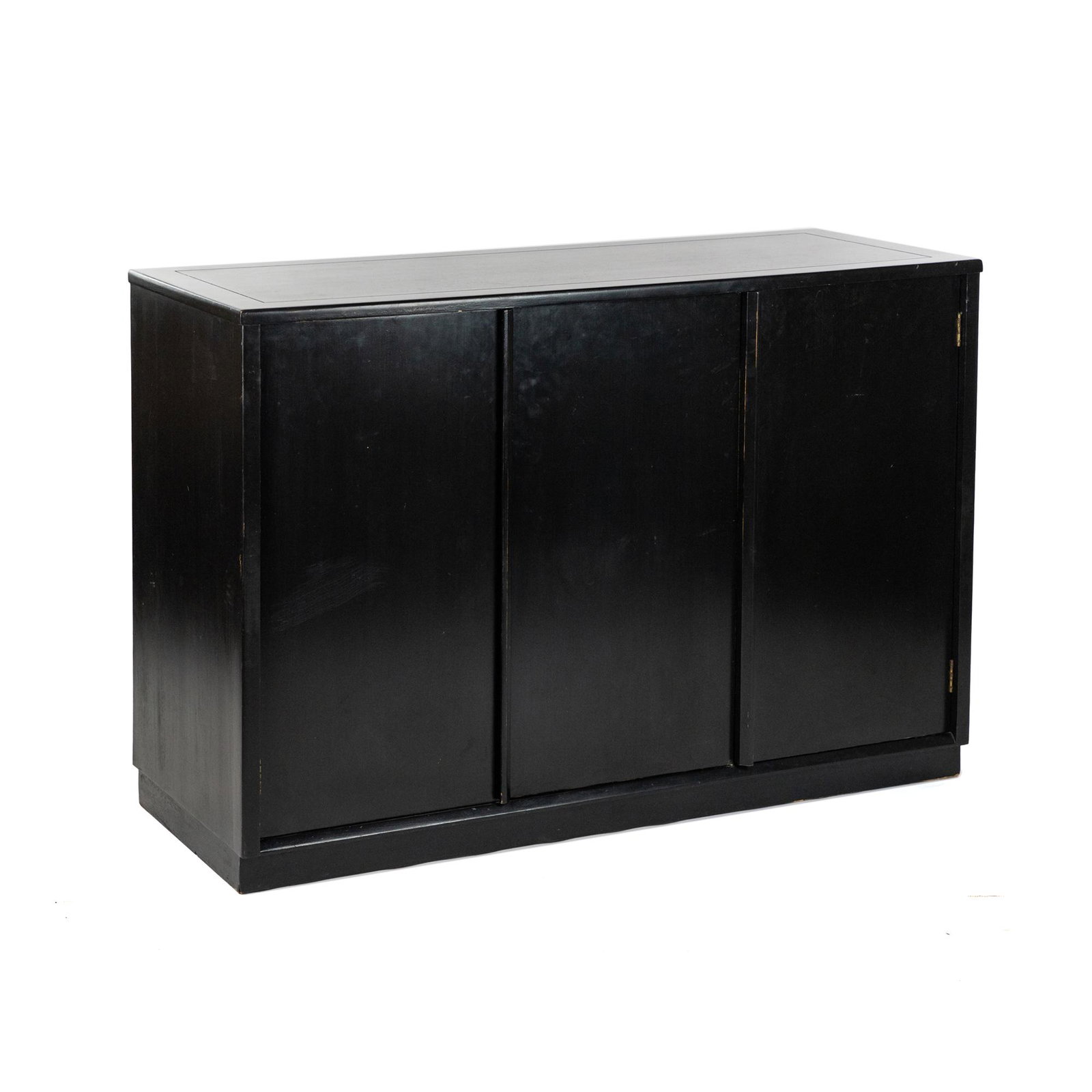 Edward Wormley for Drexel Precedent Black Console Cabinet: A vintage Edward Wormley for Drexel Precedent black console cabinet having three doors with two interior drawers and shelves. Marked on interior door. SHIPPING Atlanta Auction Gallery will not ship th