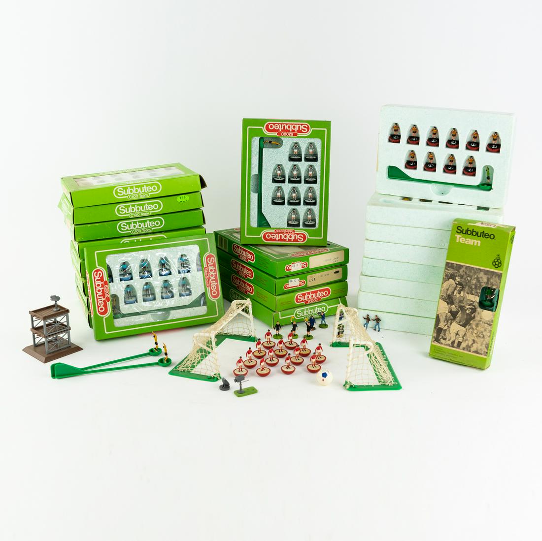 Subbuteo Table Football Soccer Teams & Accessories (1 of 8)