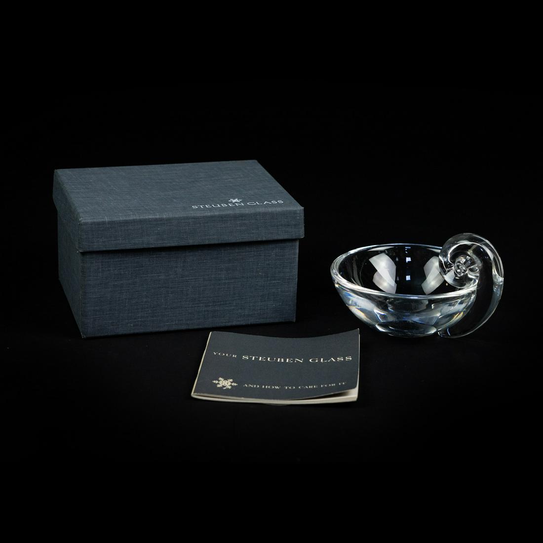 John Dreves for Steuben 7857 Snail Handle Olive Dish (1 of 9)