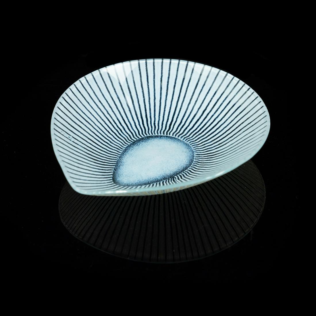 Maurice Heaton Signed Art Glass Tear Drop Bowl (1 of 9)