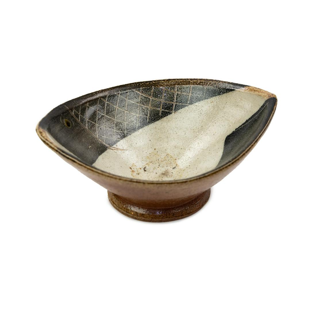 Michael Simon Stoneware Fish Motif Oval Bowl (1 of 9)
