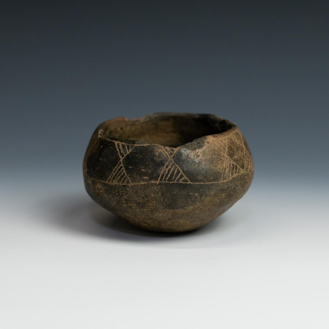 Pre-Incan Guangala Incised Pottery Bowl (1 of 11)