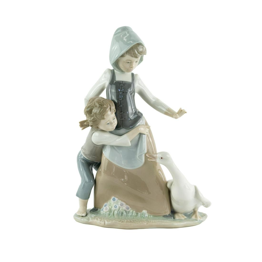 Lladro Avoiding the Goose #5033 Figurine (1 of 9)