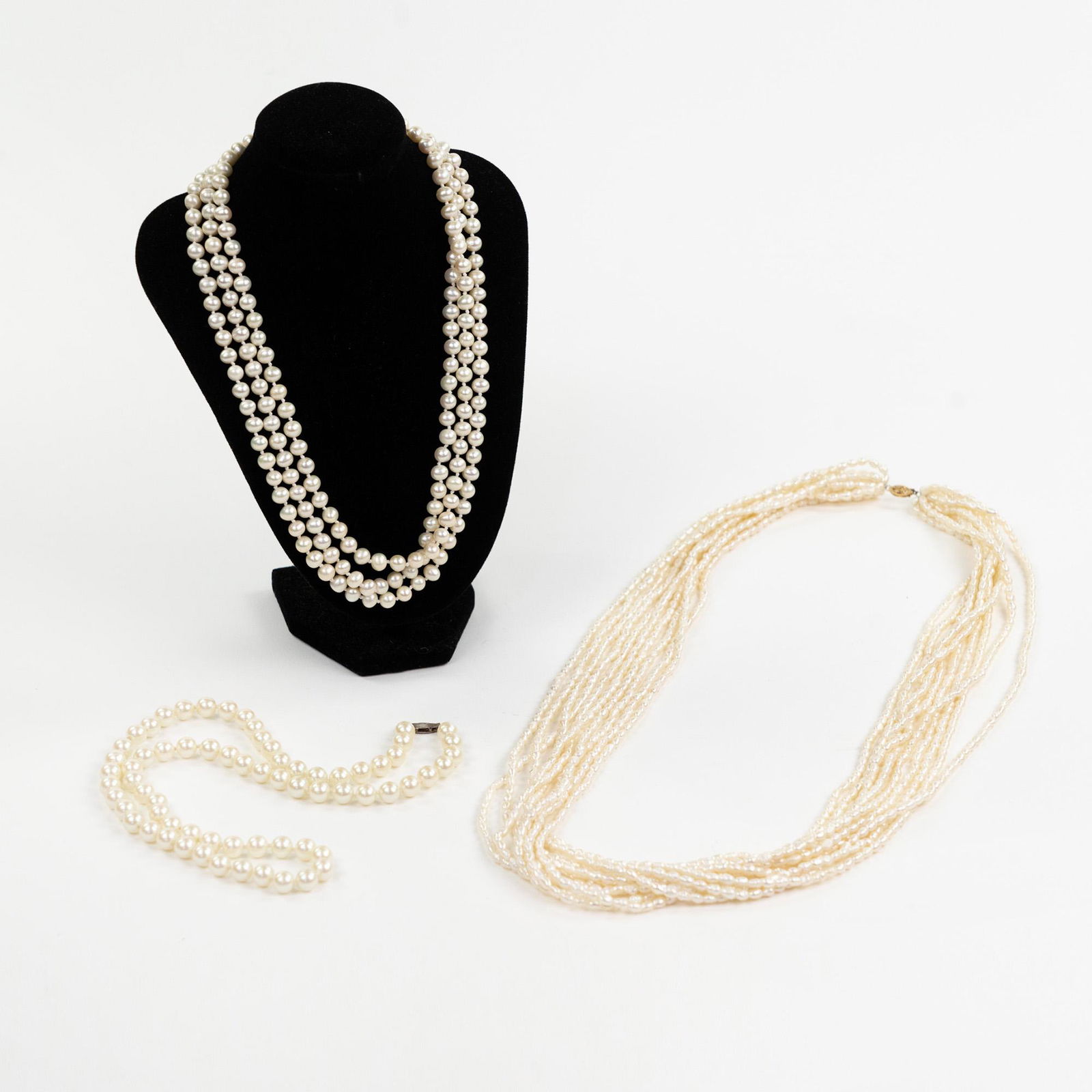 (3) Cultured and Natural Pearl Necklaces (1 of 5)