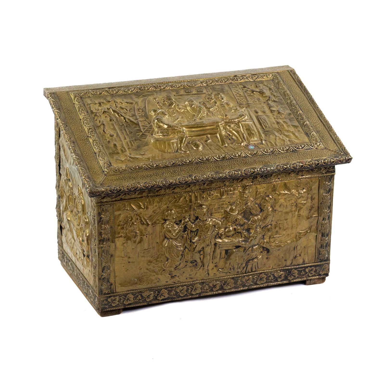 English or Dutch Hammered Brass Coal or Kindling Box (1 of 7)