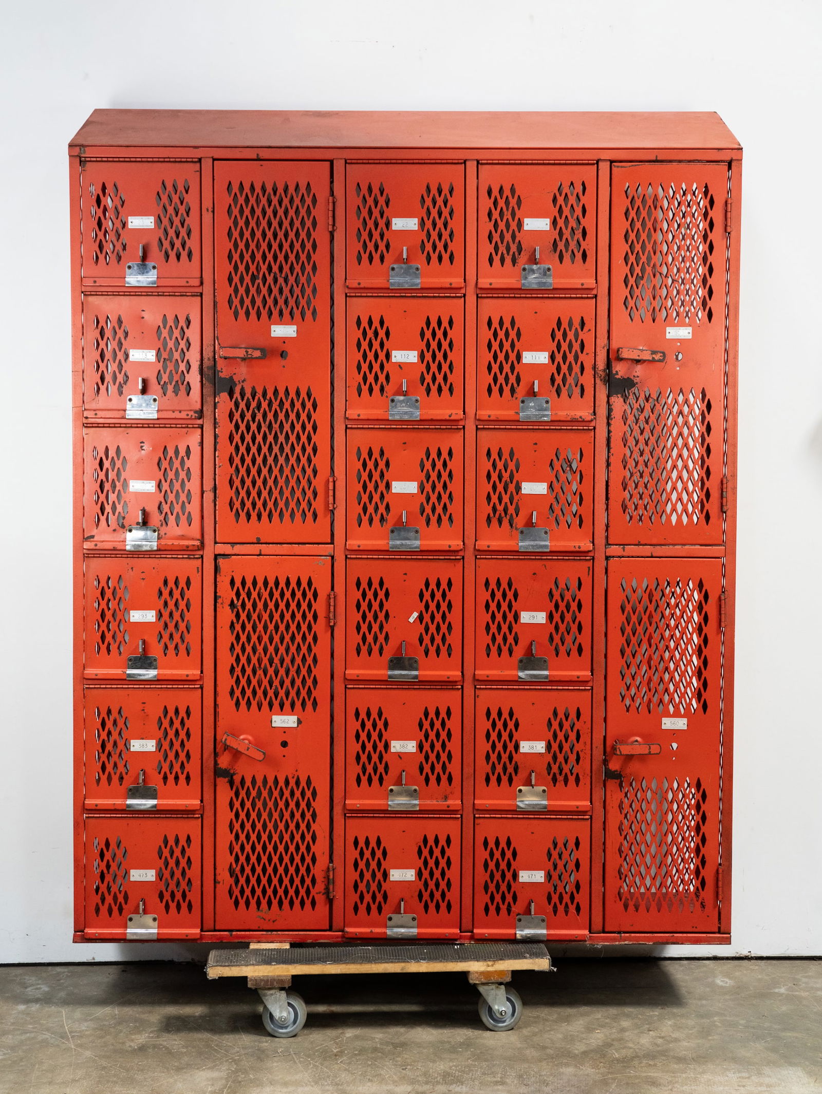 DeBourgh MFG Company Steel 22-Door Gym Locker (1 of 7)