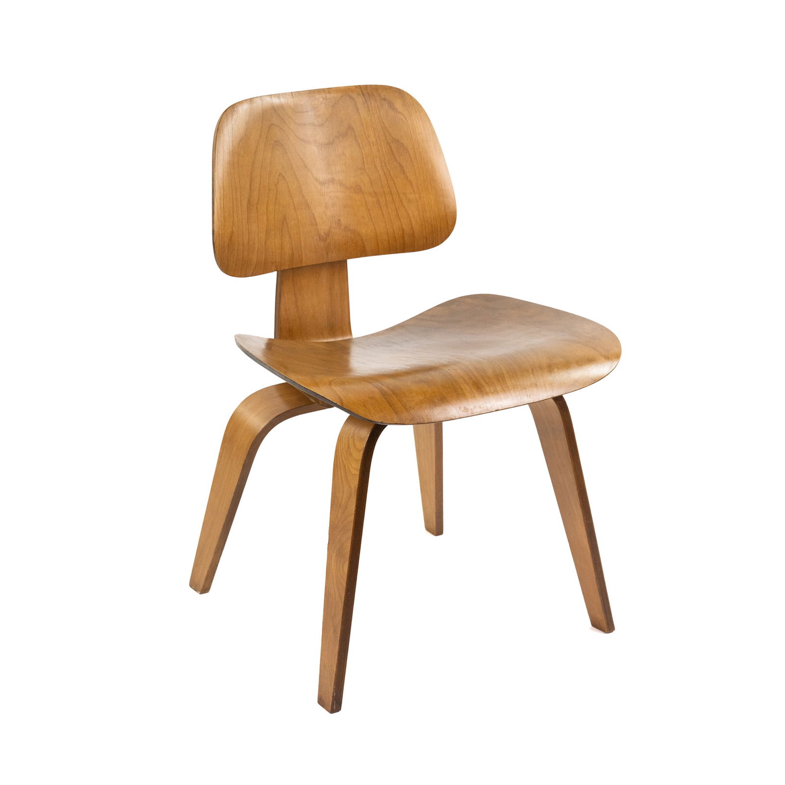 Early Eames for Evans Plywood Products DCW Chair: An early Charles Eames for Evans Plywood Products DCW dining chair having wood laminate seat and back on bentwood frame and a 5 2 5 screw pattern on the underside. Manufactured by Evans Products for H