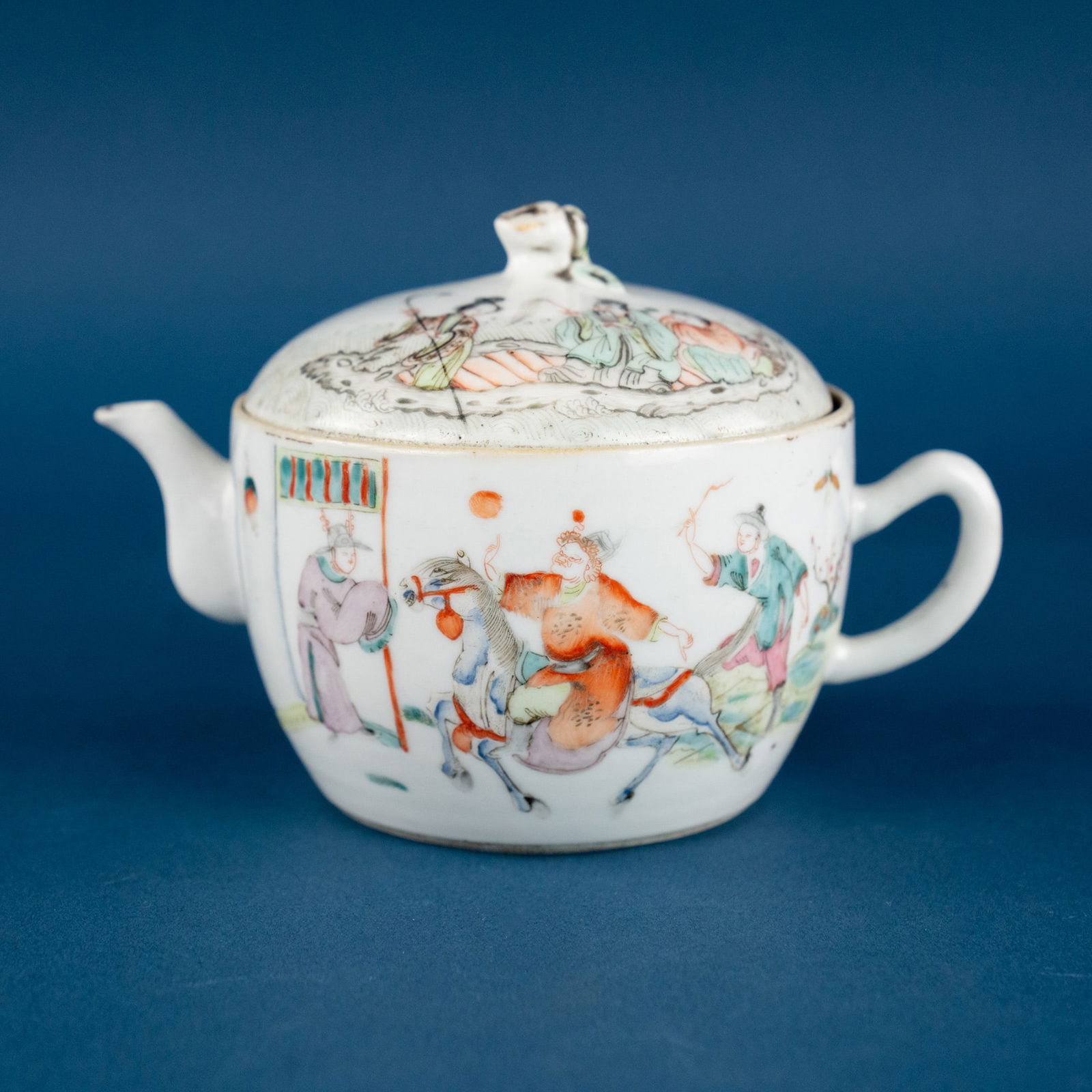 19th C Chinese Export Porcelain Tea Pot (1 of 11)
