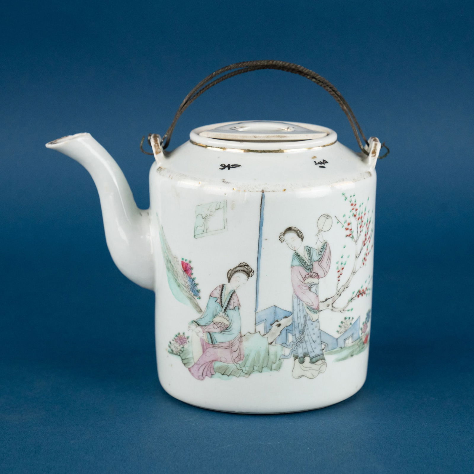 19th C Chinese Export Porcelain Tea Pot (1 of 9)