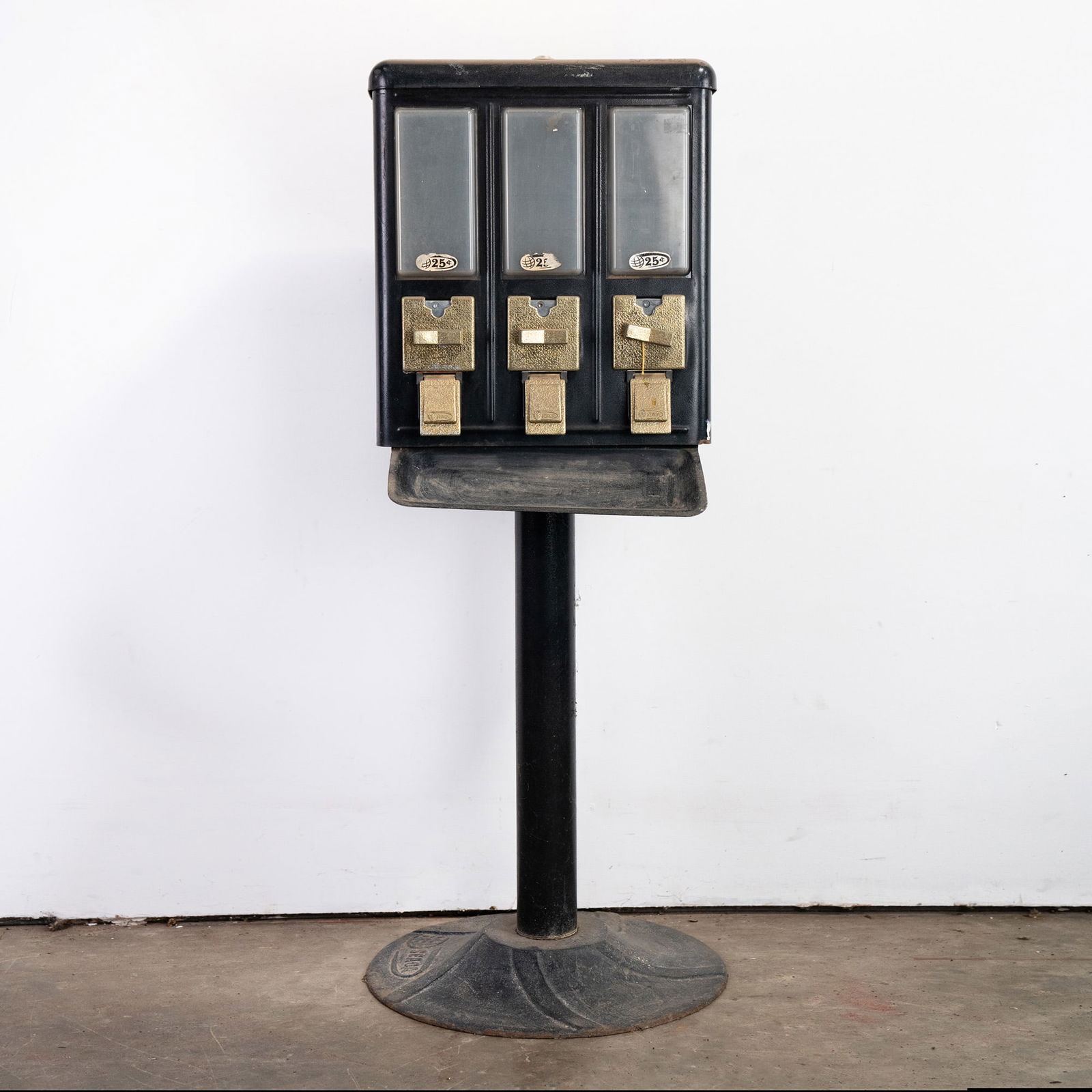 Seaga Triple Head Cast Iron Candy & Gumball Dispenser (1 of 5)