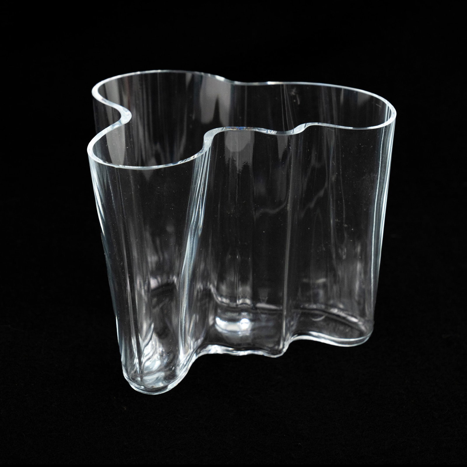 Alvar Aalto 'Savoy' Art Glass Vase: An Alvar Aalto art glass vase titled 'Savoy' in the form of an amoeba. Stamped on underside. PICK UP The FINAL day to collect items or have them shipped is June 10th. NO exceptions. All pick ups will 