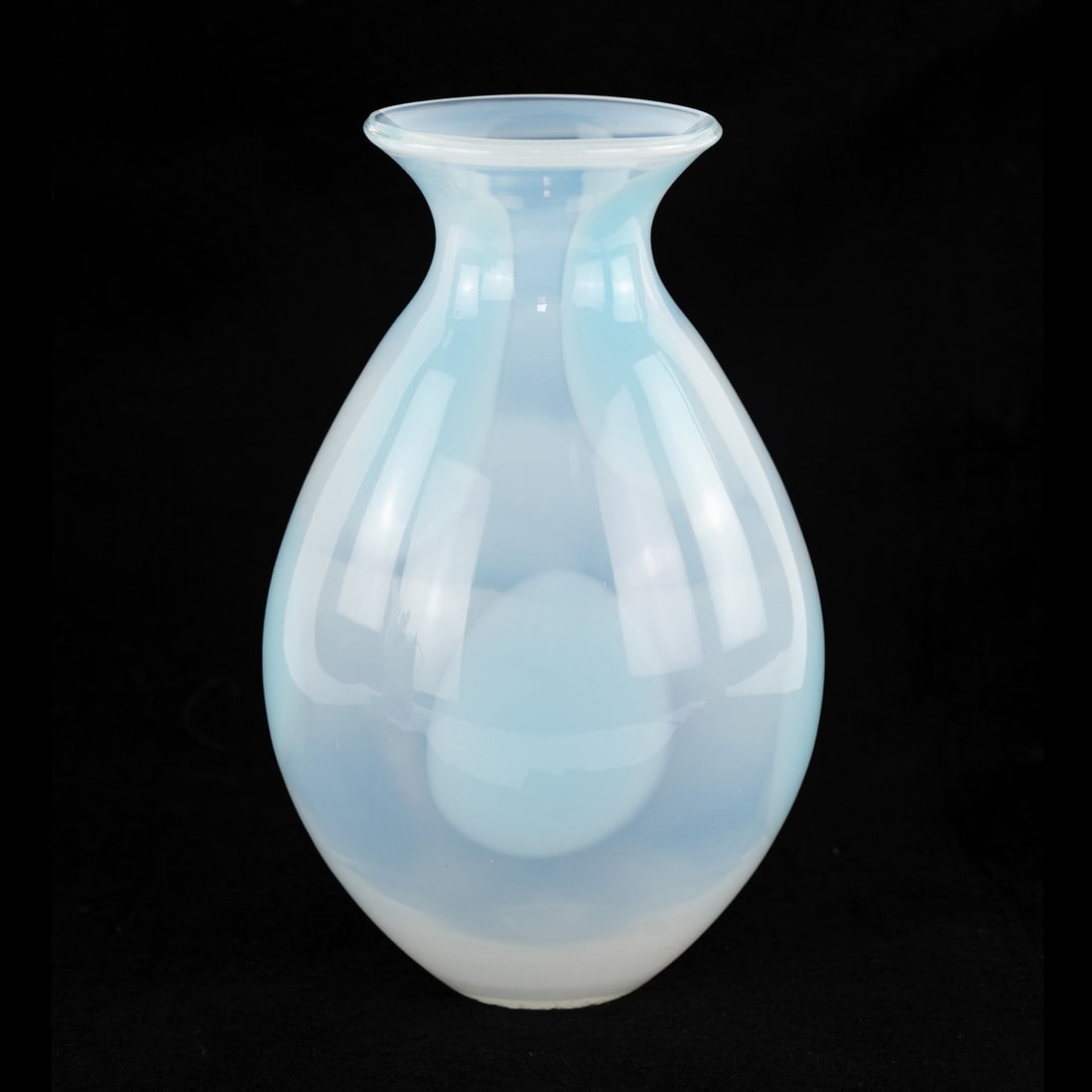 Jeff Zimmerman for Tiffany & Co. Opalescent Glass Vase: A Jeff Zimmerman (American, b. 1968) for Tiffany & Co. opalescent glass bulb shaped vase. Incised signed on underside. PICK UP The FINAL day to collect items or have them shipped is June 10th. NO exce
