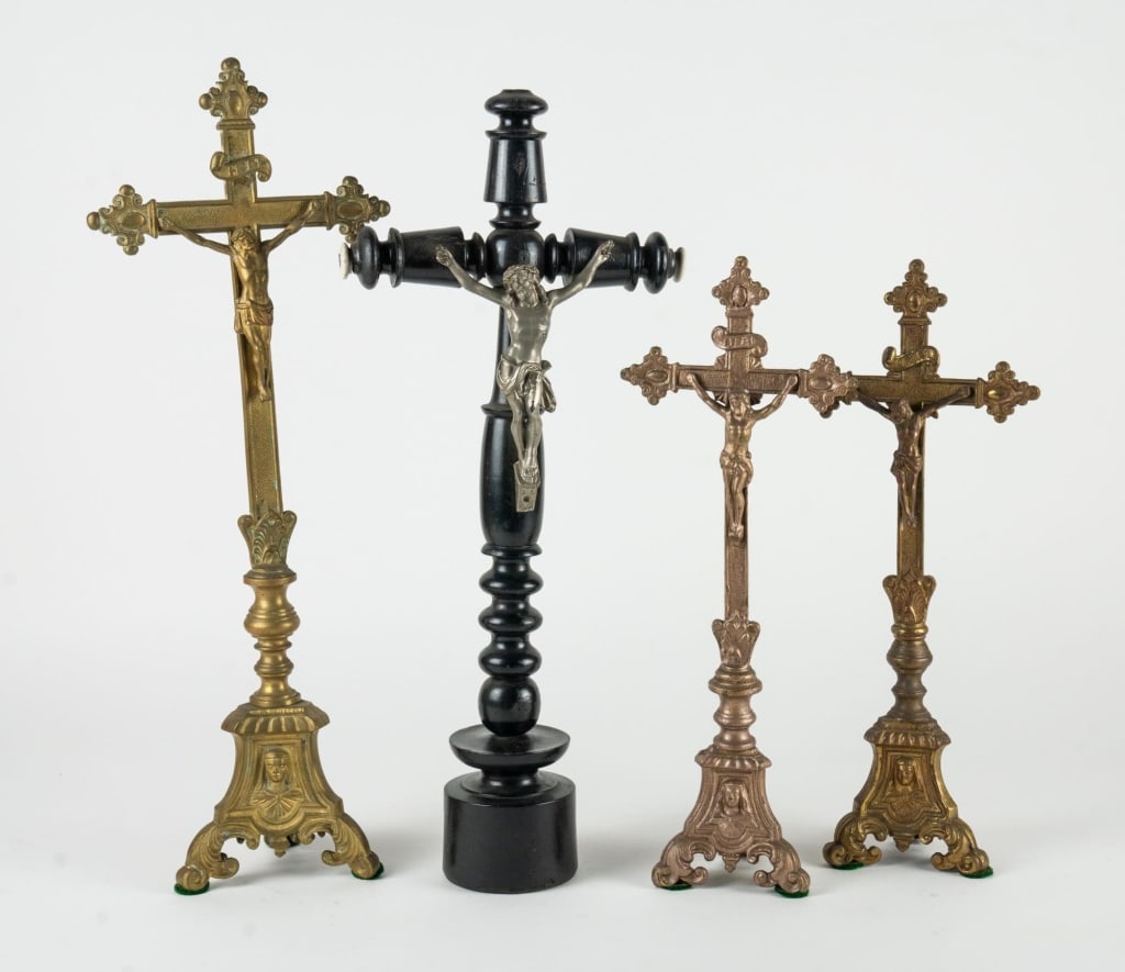 ANTIQUE CRUCIFIX GROUPING: Antique crucifix grouping. Note: Each lot in this auction was stored in an active industrial warehouse. Accordingly, lots may exhibit dust and/or surface residue and may benefit from cleaning. Approxi