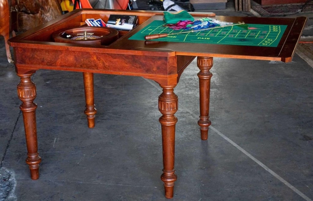 ITALIAN 20TH C. FINE BANDED MAHOGANY GAME TABLE (1 of 8)