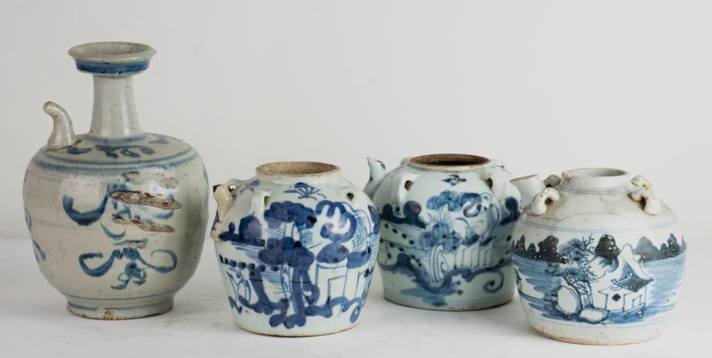 CHINESE ANTIQUE BLUE AND WHITE WATER VESSEL GROUP (1 of 3)