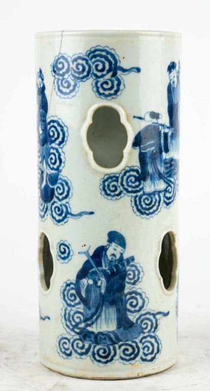 CHINESE ANTIQUE WIG STAND: Chinese antique wig stand. Note: Each lot in this auction was stored in an active industrial warehouse. Accordingly, lots may exhibit dust and/or surface residue and may benefit from cleaning. Approxi