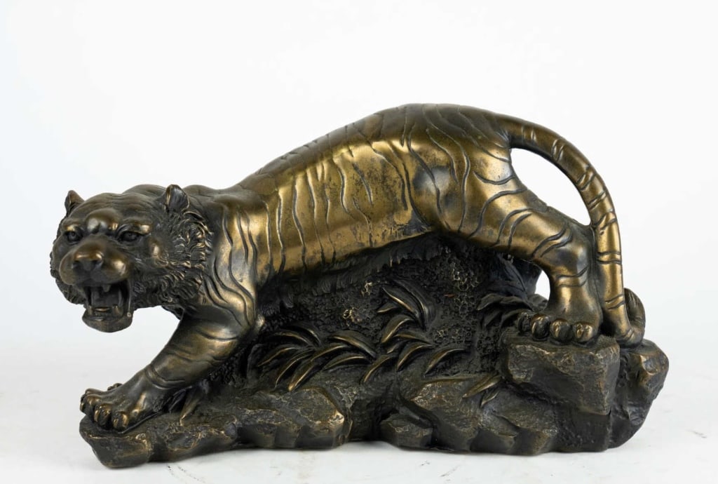CHINESE BRONZE TIGER VINTAGE SCULPTURE (1 of 5)