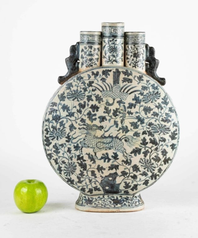 CHINESE MOONFLASK DECOARTIVE VASE (1 of 6)