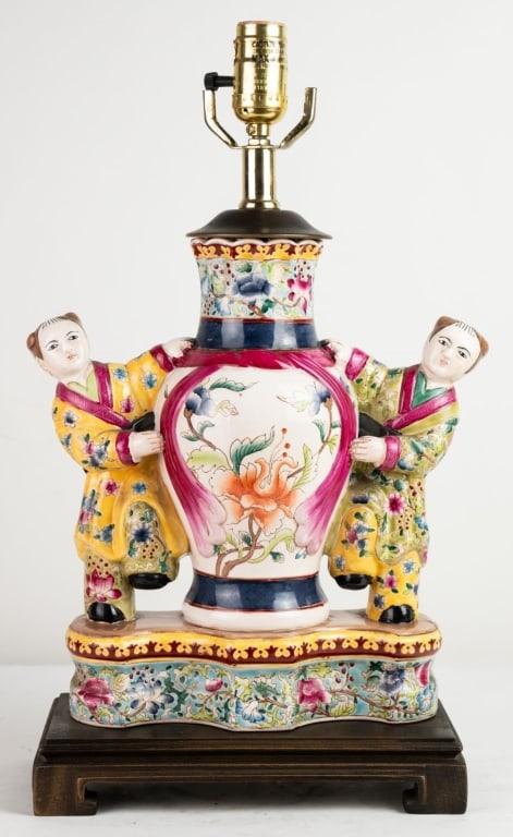 CHINESE PORCELAIN CHINOISERIE FIGURAL TABLE LAMP (1 of 7)