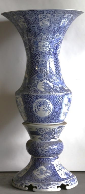 JAPANESE ARITA PORCELAIN PALACE VASE: Japanese Arita porcelain palace vase. Note: Each lot in this auction was stored in an active industrial warehouse. Accordingly, lots may exhibit dust and/or surface residue and may benefit from cleani