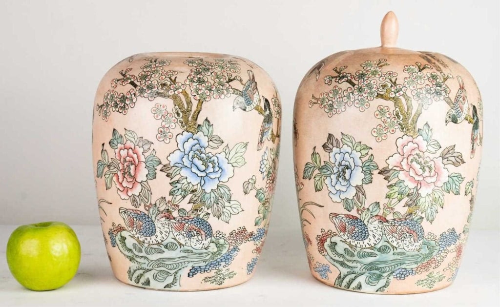 JAPANESE PAIR OF LIDDED VINTAGE GINGER JARS (1 of 8)