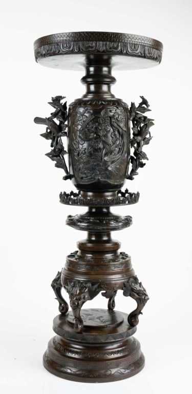 JAPANESE MEIJI PERIOD BRONZE SCULPTURE: Japanese Meiji period bronze sculpture. Note: Each lot in this auction was stored in an active industrial warehouse. Accordingly, lots may exhibit dust and/or surface residue and may benefit from clea
