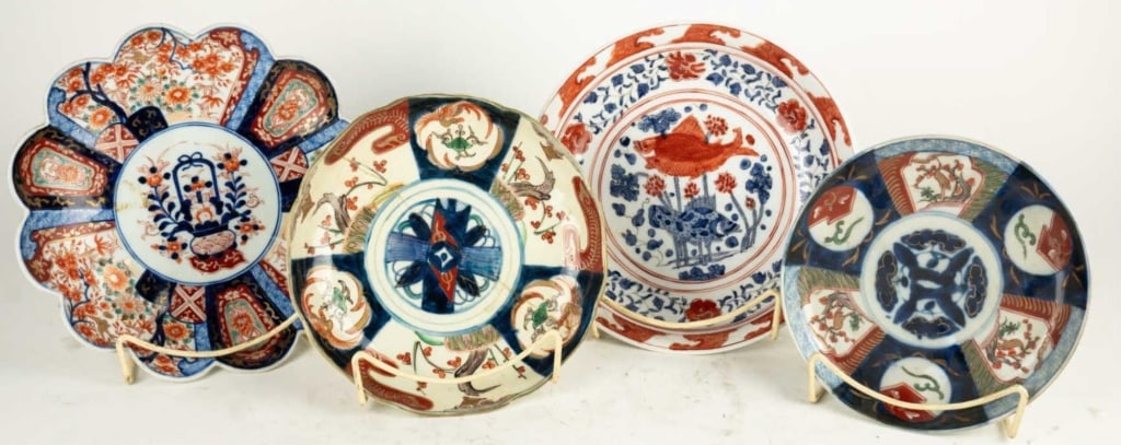 JAPANESE ANTIQUE IMARI PLATE GROUPING (1 of 6)