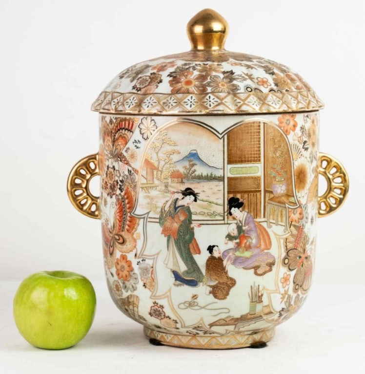 JAPANESE SATSUMA PORCELAIN LIDDED TWIN HANDLE JAR (1 of 9)
