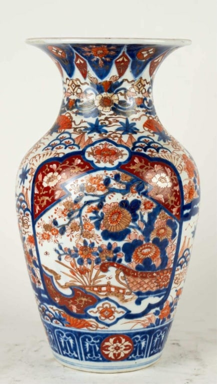 JAPANESE 19TH C. IMARI BALUSTER VASE (1 of 5)
