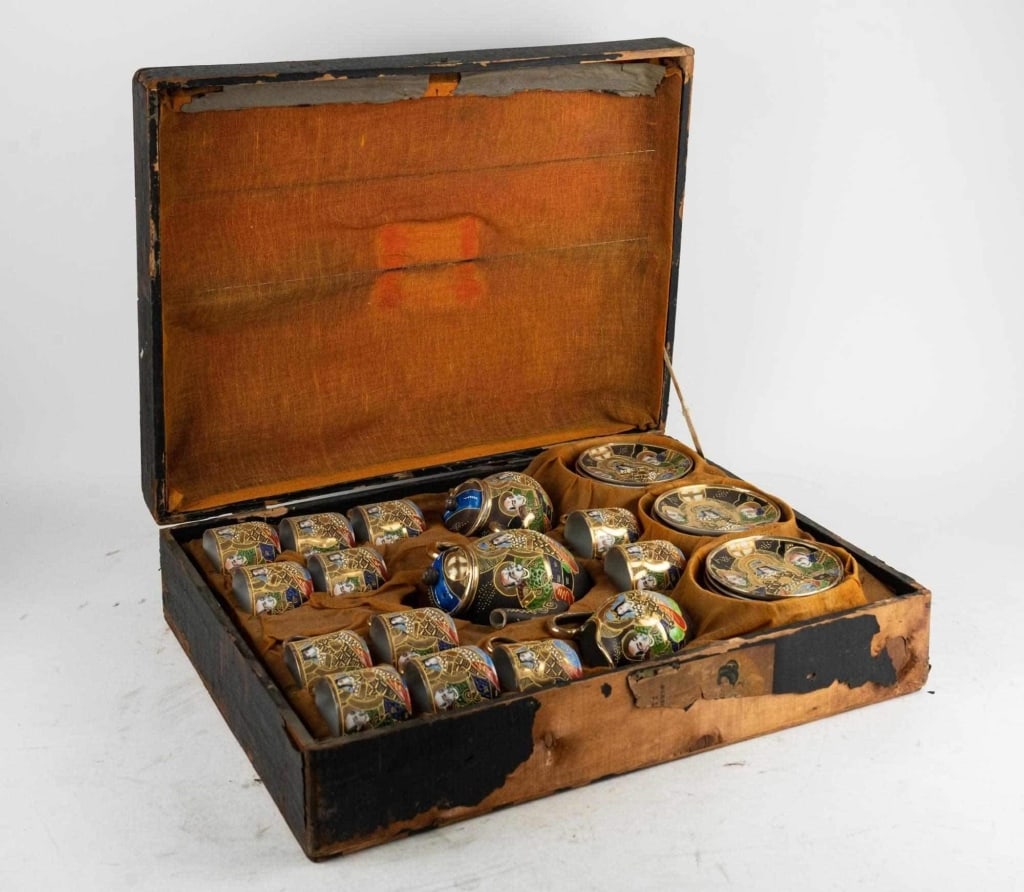 JAPANESE SATSUMA TEA SET IN ORIGINAL BOX (1 of 3)