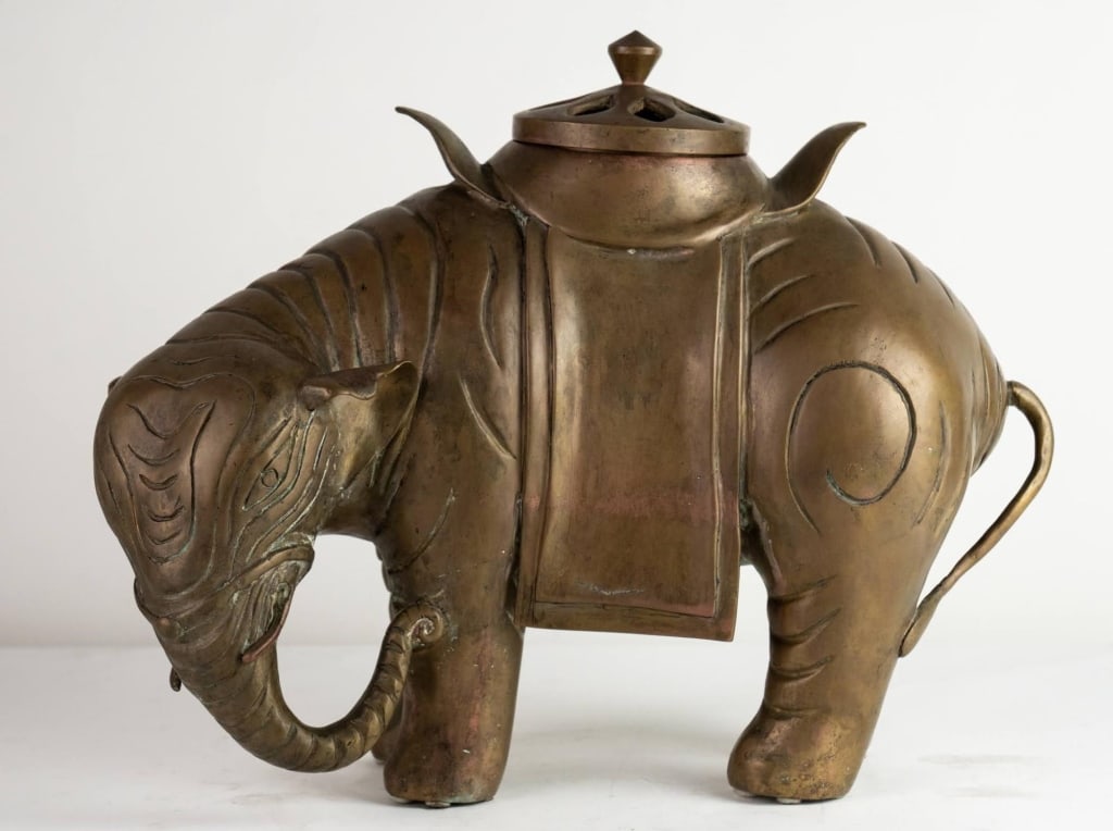 CHINESE VINTAGE BRASS ELEPHANT FORM CENSOR (1 of 6)