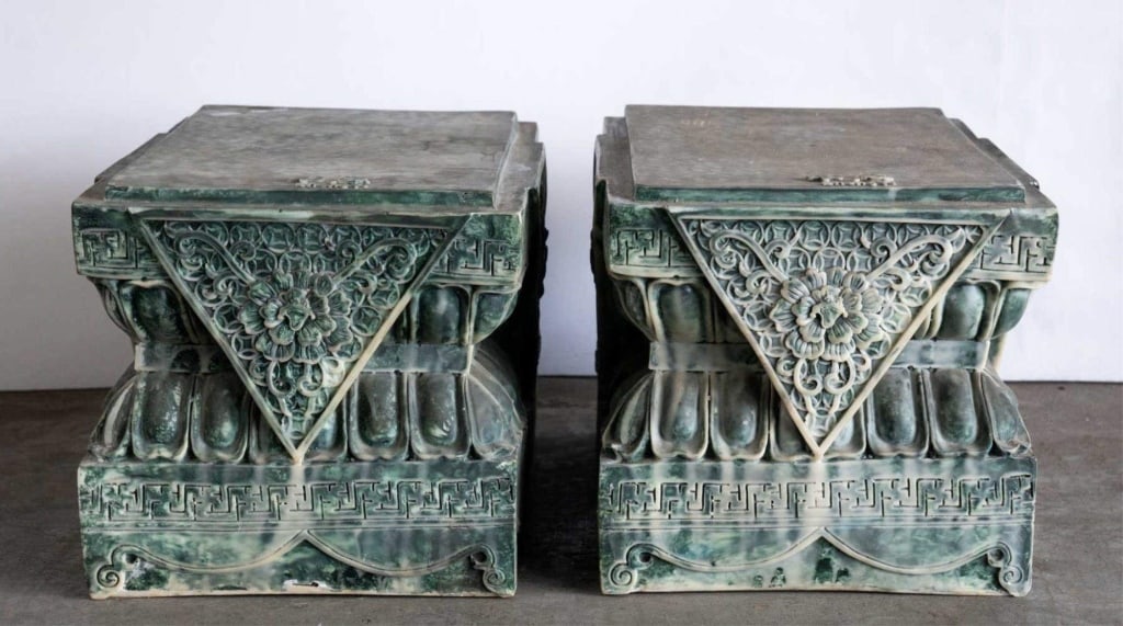 ASIAN PAIR OF DECORATIVE FOO LION PLYINTH STANDS (1 of 4)