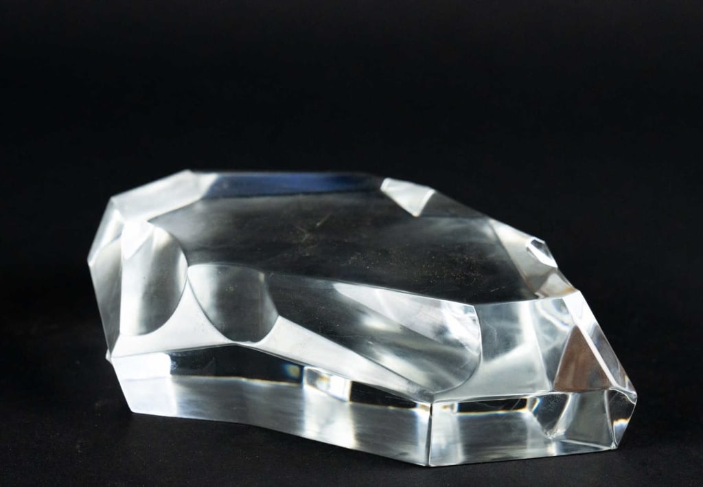 BACCARAT ABSTRACT ICE CRYSTAL PAPERWIEGHT: Baccarat abstract ice crystal paperweight. Note: Each lot in this auction was stored in an active industrial warehouse. Accordingly, lots may exhibit dust and/or surface residue and may benefit from c