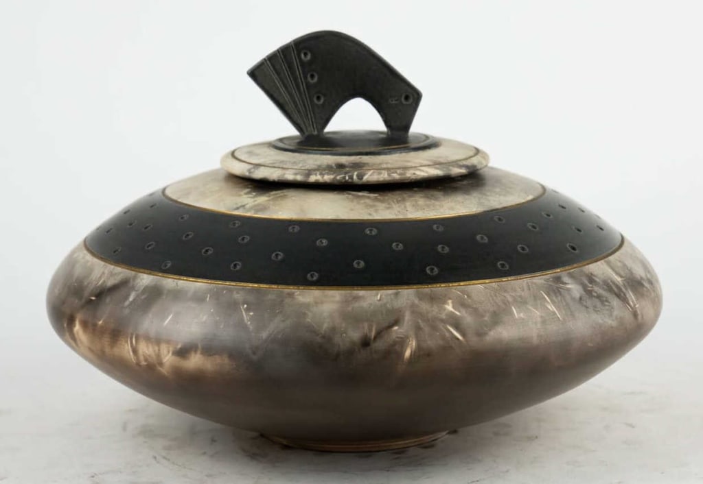 RAKU MODERN LIDDED POTTERY VESSEL (1 of 4)
