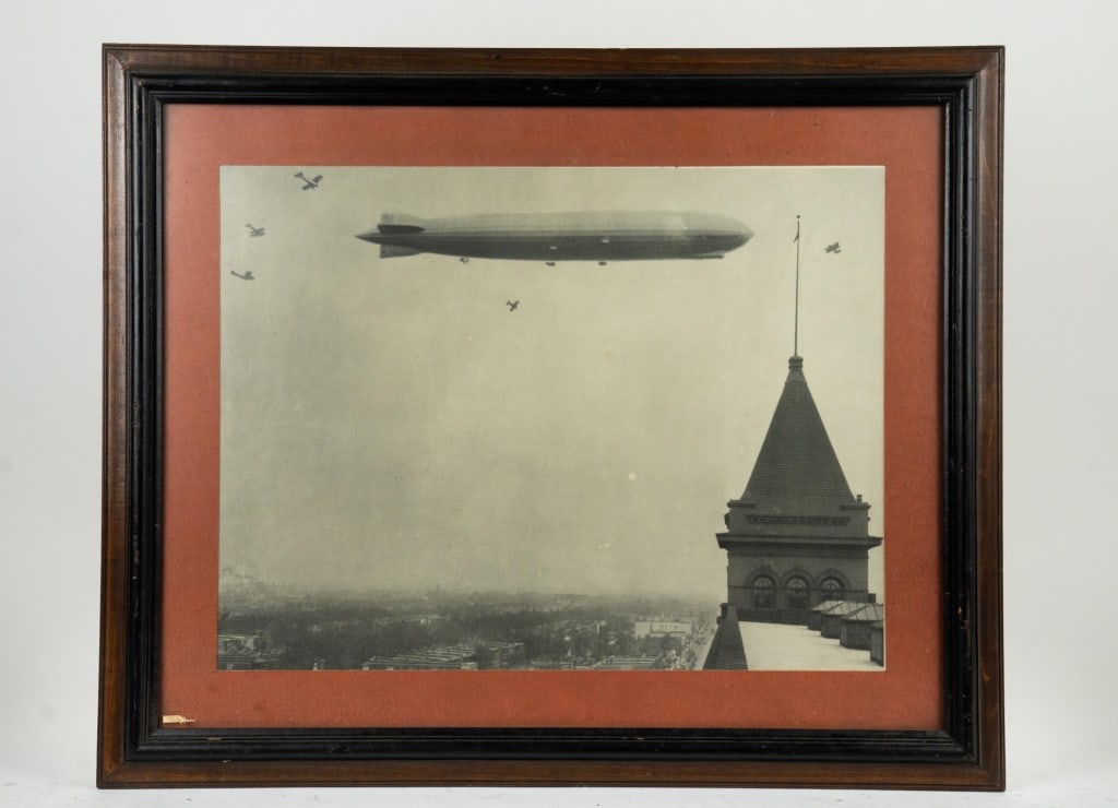 EARLY PHOTOGRAPH OF A BLIMP, 1929 (1 of 5)
