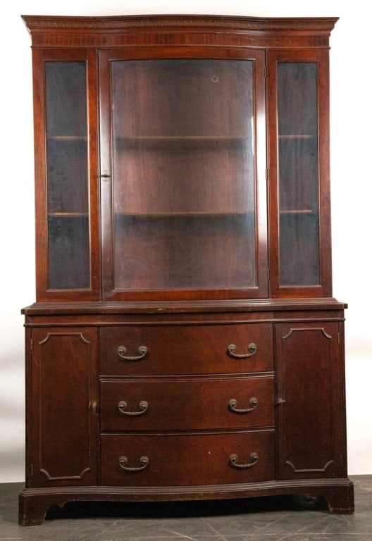 MAHOGANY BOWFRONT GLASS OR CHINA CABINET (1 of 4)