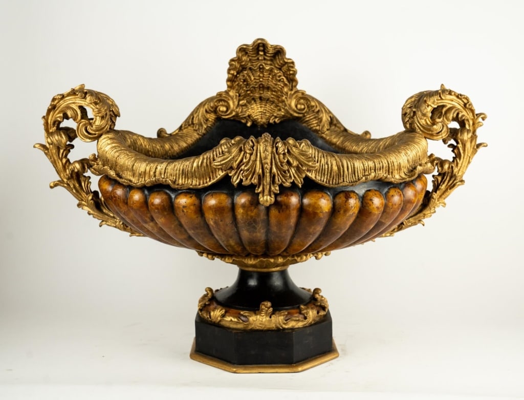 MAITLAND-SMITH STYLE PEN SHELL PARCEL GILT URNS (1 of 8)