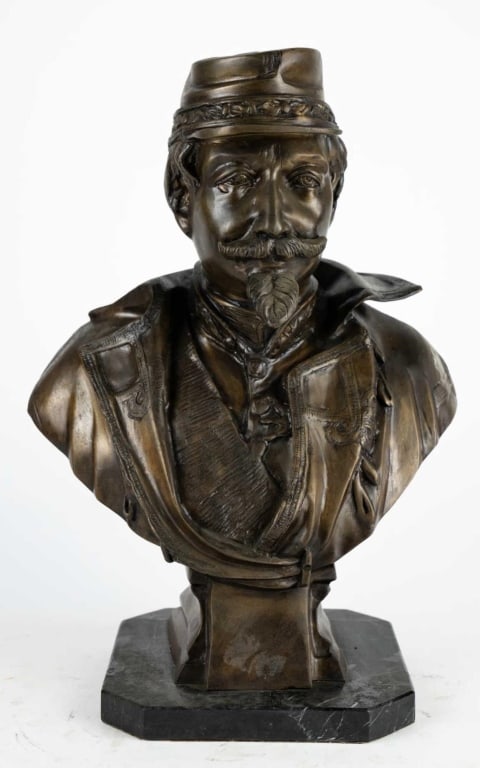FRENCH BRONZE BUST OF MARSHAL PETAIN 20TH C. (1 of 5)
