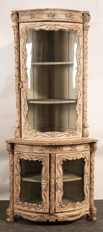 FRENCH PROVINCIAL CARVED WOOD CORNER CABINET (1 of 6)