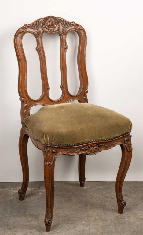 FRENCH LOUIS XV STYLE ACCENT CHAIR: French louis xv style accent chair. Note: Each lot in this auction was stored in an active industrial warehouse. Accordingly, lots may exhibit dust and/or surface residue and may benefit from cleaning