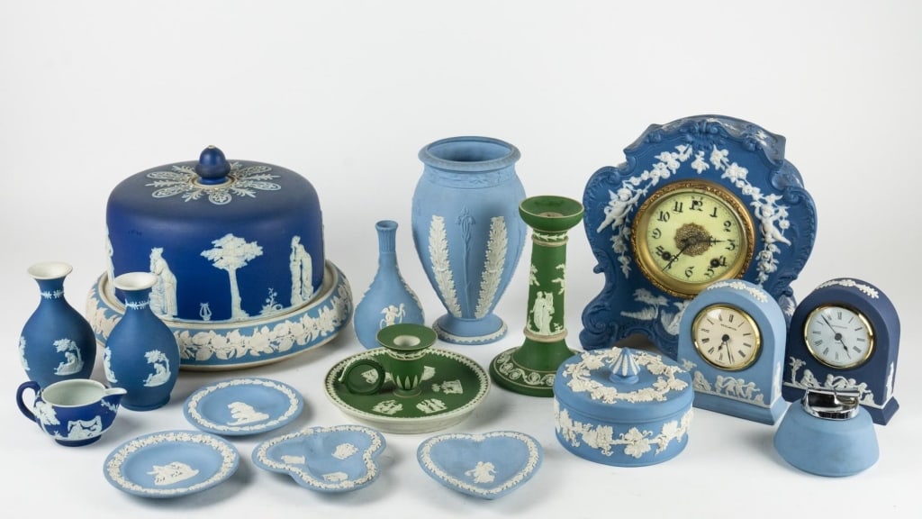 WEDGEWOOD LARGE MISCELLANEOUS GROUPING (1 of 8)