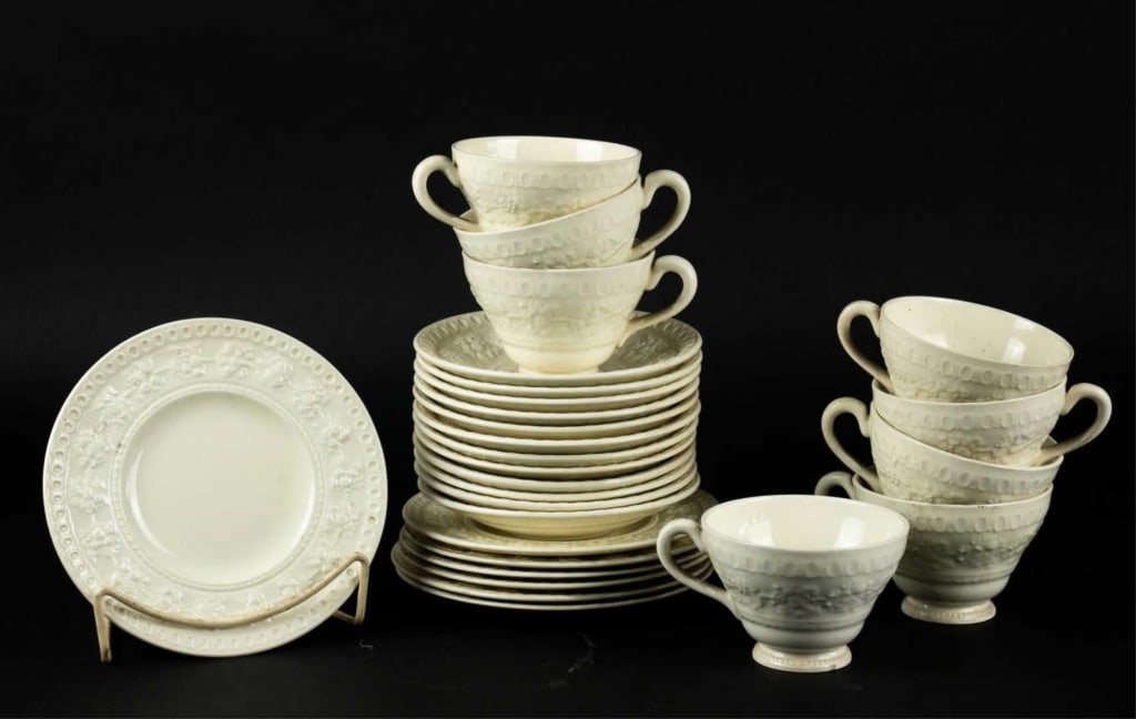 WEDGEWOOD 27 PC ANTIQUE WELLESEY TABLEWARE SET (1 of 4)