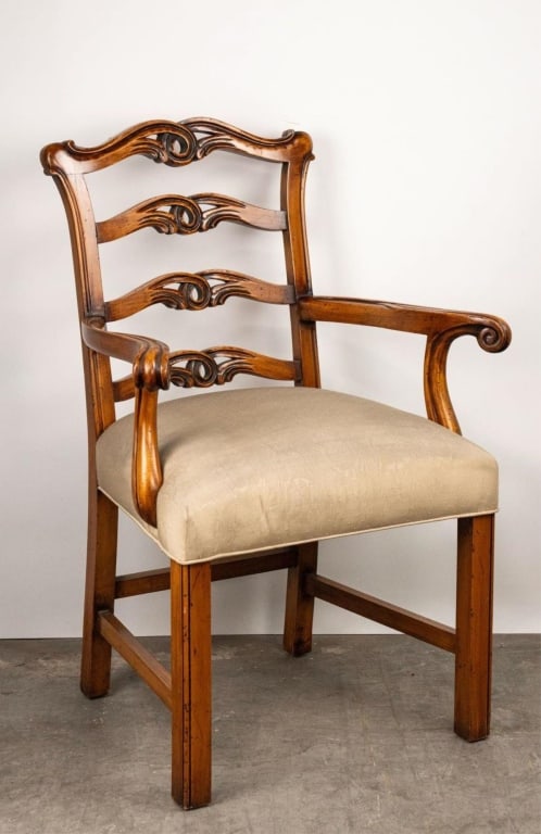 CHIPPENDALE STYLE NAHOGANY SIDE CHAIR: Chippendale style mahogany side chair. Note: Each lot in this auction was stored in an active industrial warehouse. Accordingly, lots may exhibit dust and/or surface residue and may benefit from clean