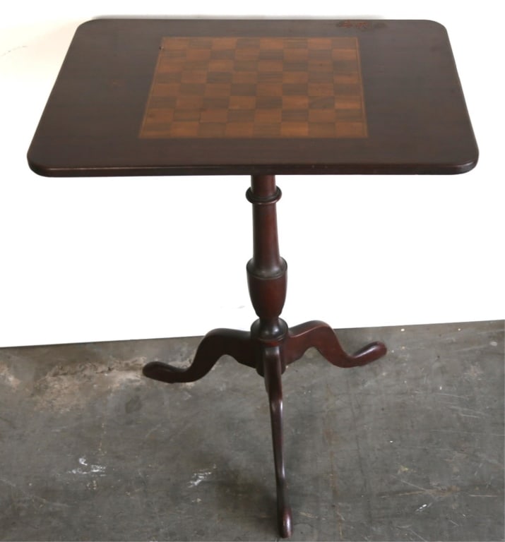 AMERICAN ANTIQUE CHESS TILT TOP TABLE QUEEN ANNE (1 of 8)