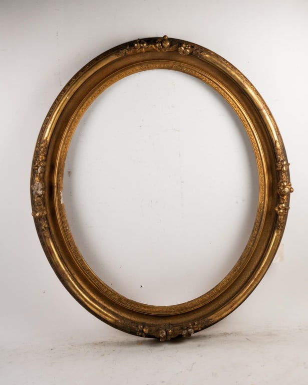 OVAL WATERGILT WOOD WITH SAND INTERIOR MIRROR FRAM: Oval watergilt wood with sand interior mirror frame. Note: Each lot in this auction was stored in an active industrial warehouse. Accordingly, lots may exhibit dust and/or surface residue and may bene