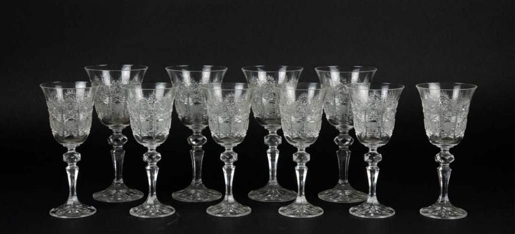 10 PC VINTAGE CUT CRYSTAL STEMWARE GROUP: 10 pc vintage cut crystal stemware set 4 red wine glasses, 6 white wine glasses. Note: Each lot in this auction was stored in an active industrial warehouse. Accordingly, lots may exhibit dust and/or