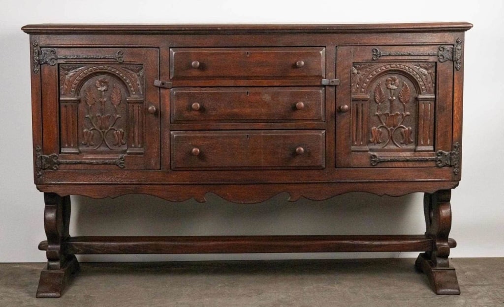 AMERICAN ARTS & CRAFTS CARVED SIDEBOARD: American arts & crafts carved sideboard. Note: Each lot in this auction was stored in an active industrial warehouse. Accordingly, lots may exhibit dust and/or surface residue and may benefit from cle